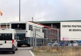 Entrada al centro penitenciario de Segovia, en Perogordo.