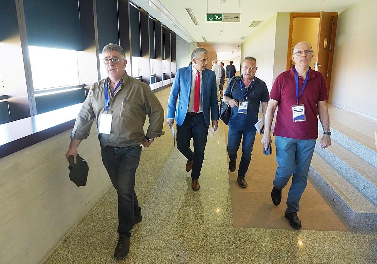 El comité de empresa de Azucarera, el martes antes de reunirse con el presidente de la Junta.