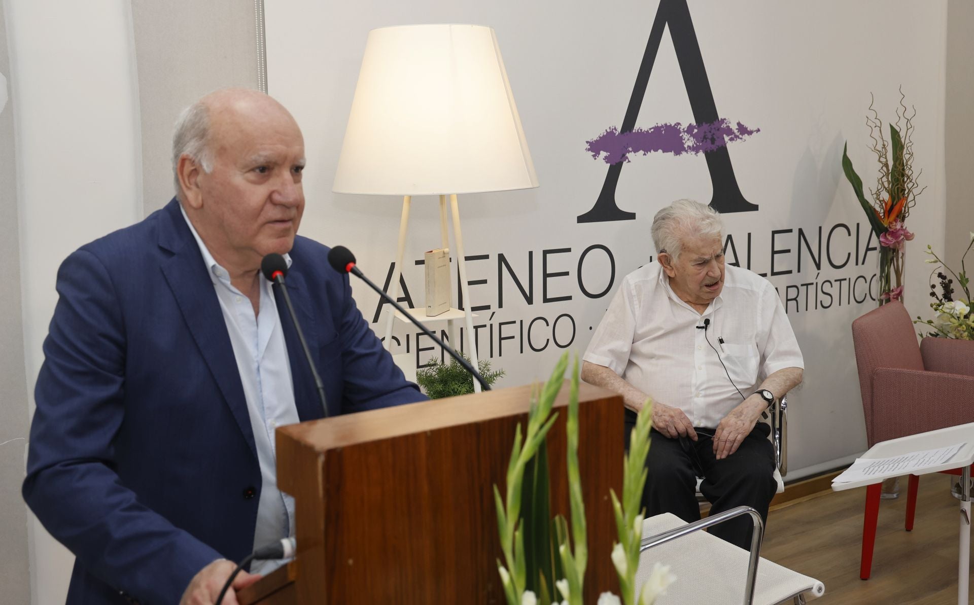Gamoneda apadrina la nueva sede del Ateneo en Palencia
