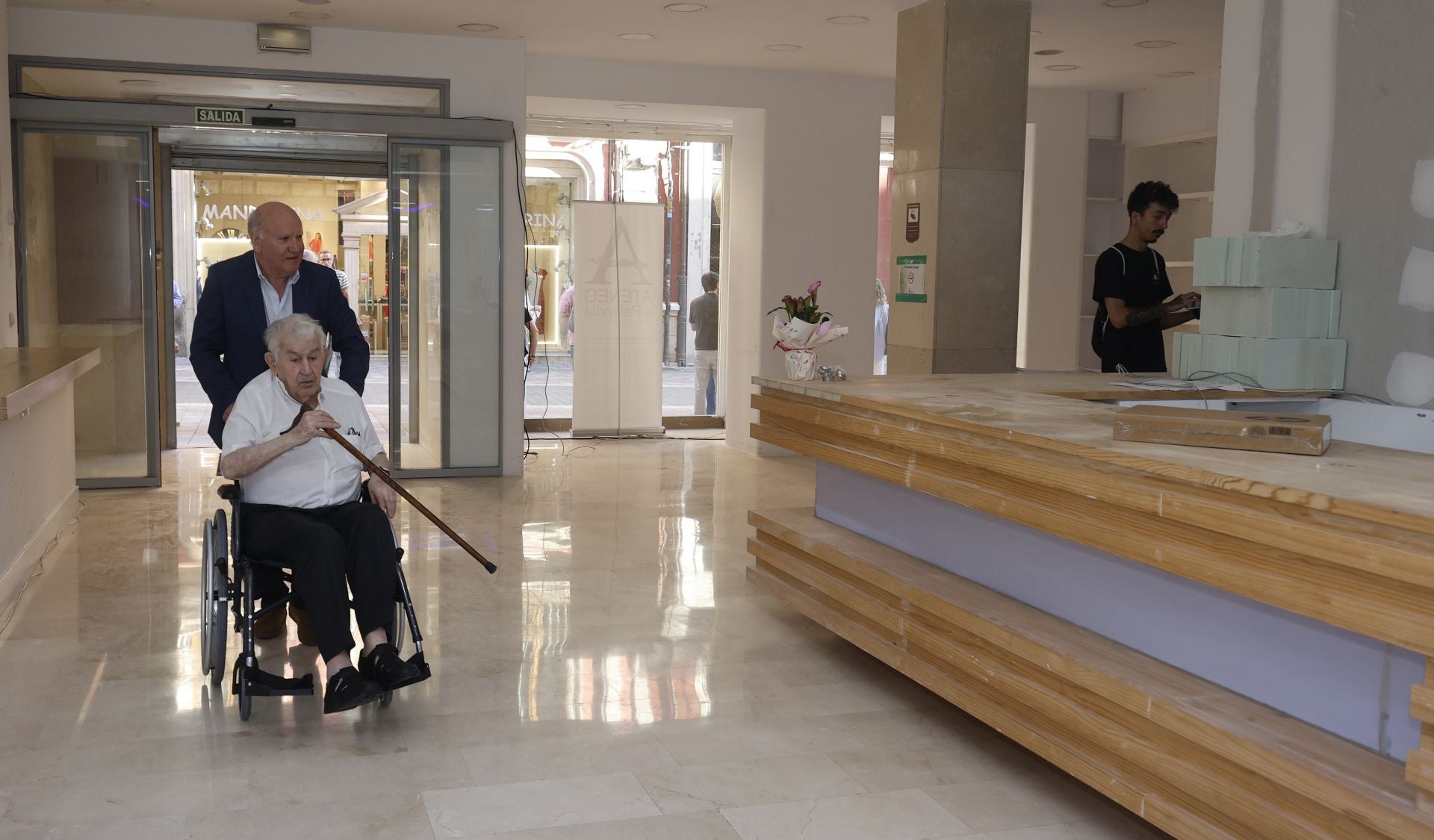 Gamoneda apadrina la nueva sede del Ateneo en Palencia