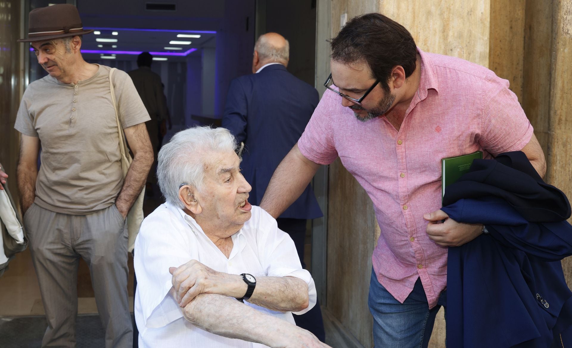 Gamoneda apadrina la nueva sede del Ateneo en Palencia