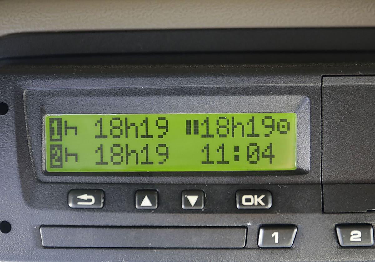 Imagen de archivo de tacógrafo de un camión.