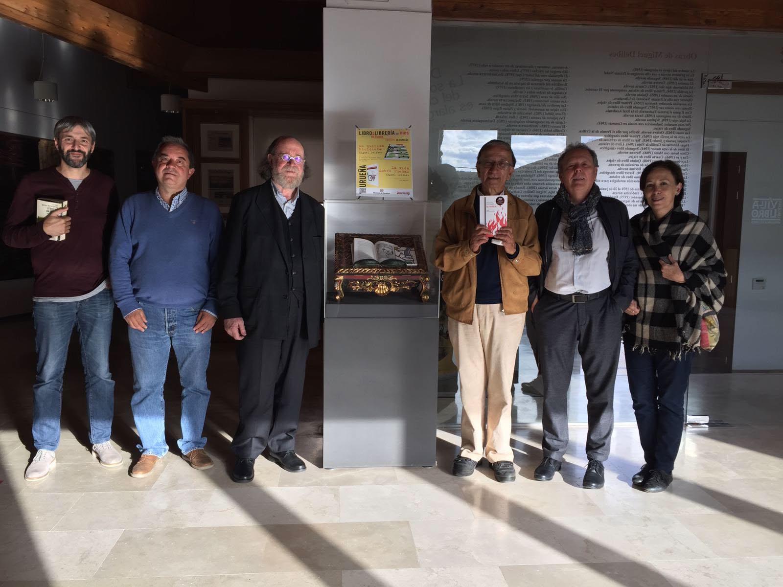 Ramón García, tercero por la derecha, con Joaquín Díaz y el alcalde de Urueña, entre otros en el 98 aniversario del nacimiento del vallisoletano Miguel Delibes