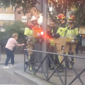 Intervención de los Bomberos de Valladolid en la plaza de Vadillos, este martes.