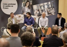 Javier Llorente, Valladolid Sostenible; Javier Alonso, Dehumans; el divulgador y aventurero, Albert Bosch, y Álvaro Galicia, Dulces El Toro, durante la mesa redonda.