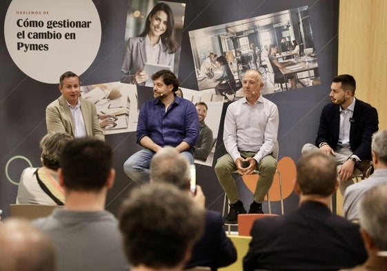 Javier Llorente, Valladolid Sostenible; Javier Alonso, Dehumans; el divulgador y aventurero, Albert Bosch, y Álvaro Galicia, Dulces El Toro, durante la mesa redonda.
