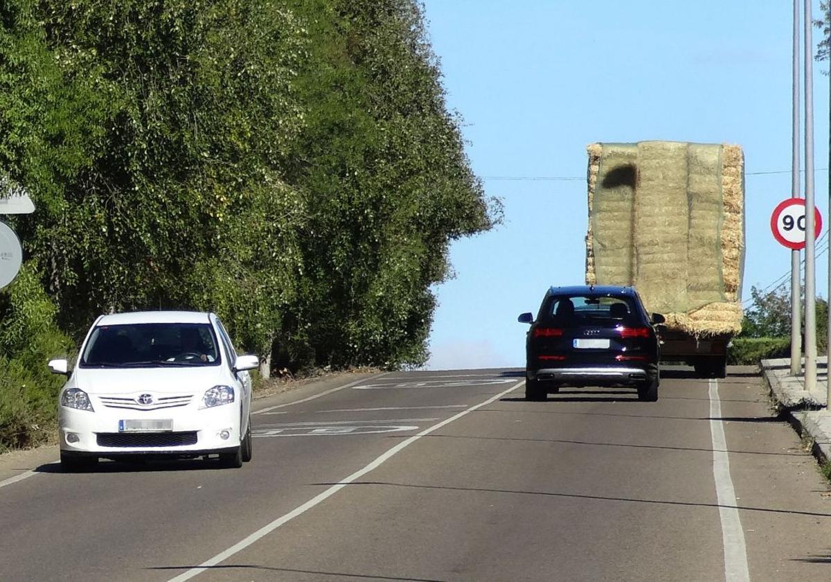 Muere un ciclista al colisionar con un coche en Fuensaldaña