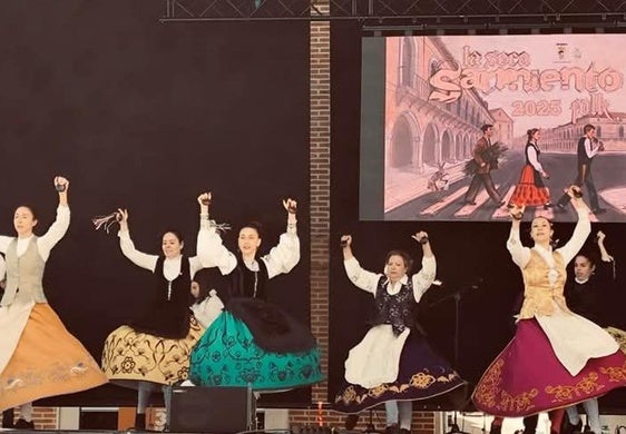 Actuación del grupo de coros y danzas de La Seca.