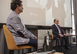 Pepe Rodríguez y José María, durante la presentación del libro.