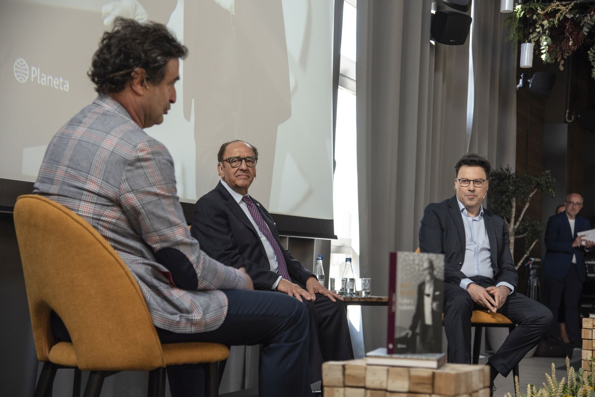 Fotos de la multitudinaria presentación de la biografía de José María