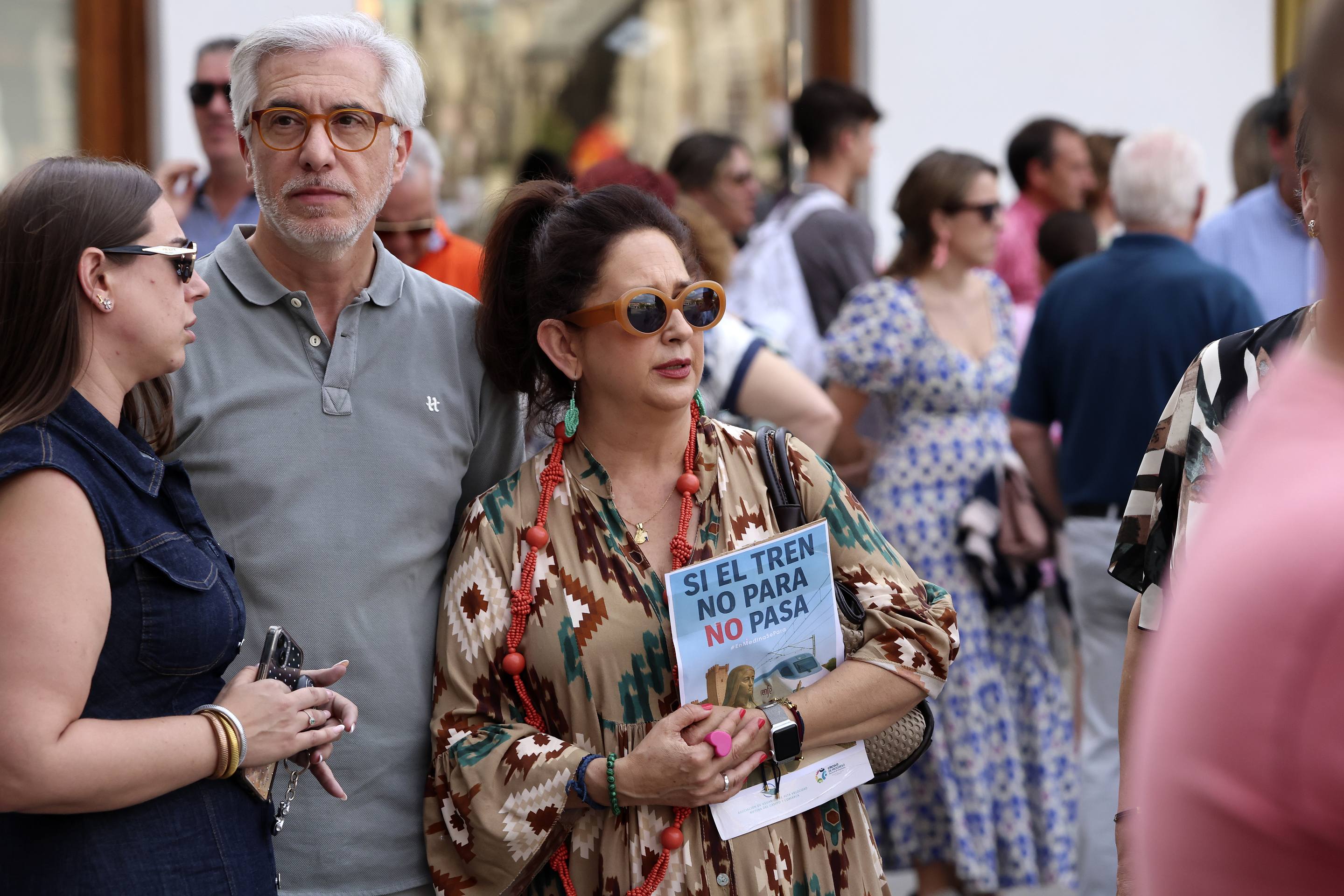 Medina protesta por la supresión del AVE: «O para o no pasa»