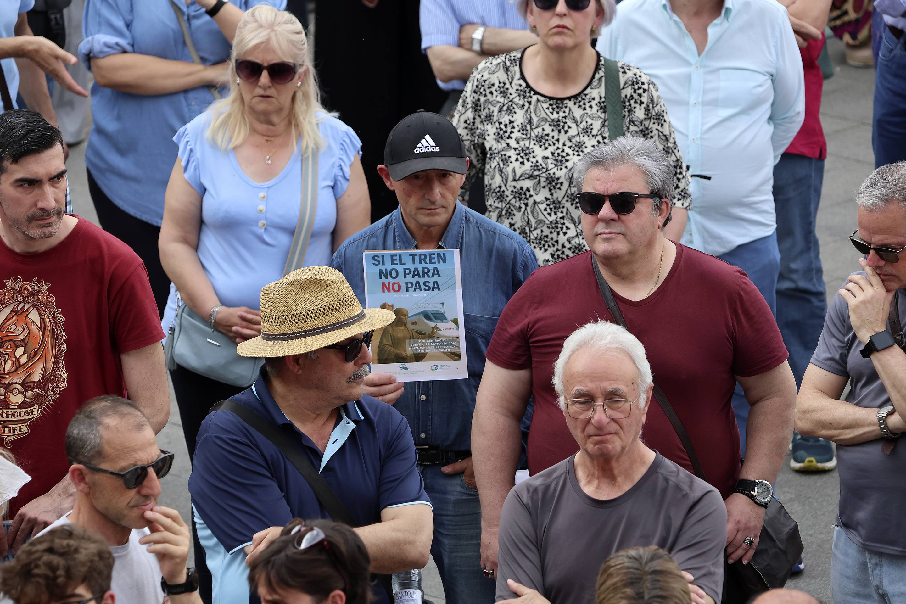 Medina protesta por la supresión del AVE: «O para o no pasa»