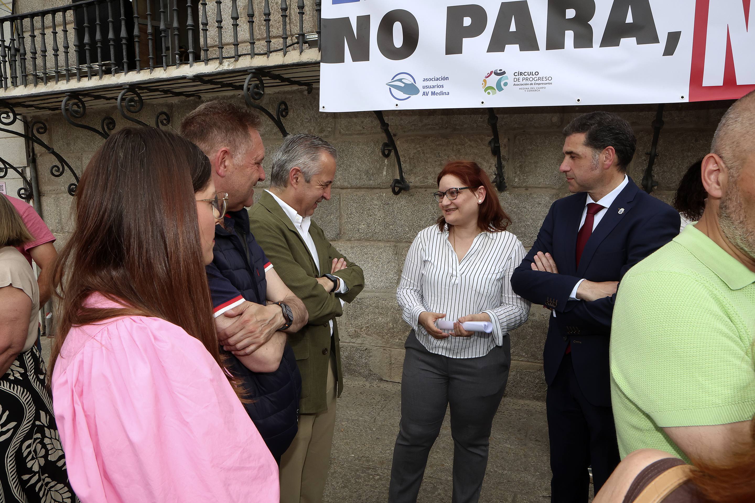 Medina protesta por la supresión del AVE: «O para o no pasa»