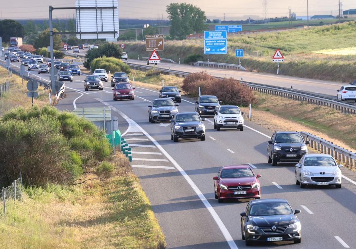 Tres colisiones por alcance dejan varios kilómetros de retenciones en la A-62 durante el temporal
