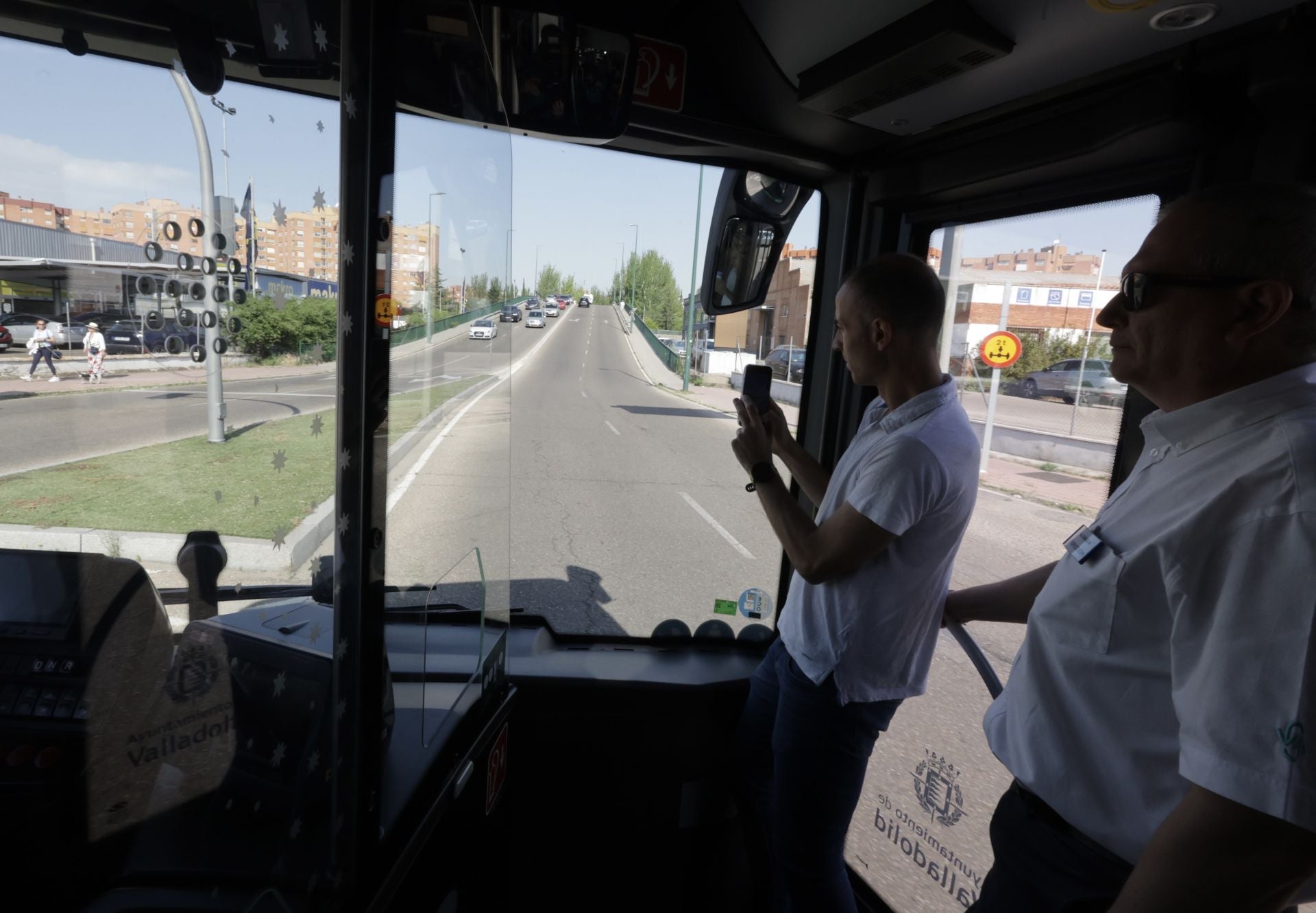 La visita de Carnero al viaducto de Arco de Ladrillo el día de su reapertura