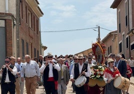 Los dulzaineros abrieron la procesión de San Fernando el Santo de Bolaños de Campos