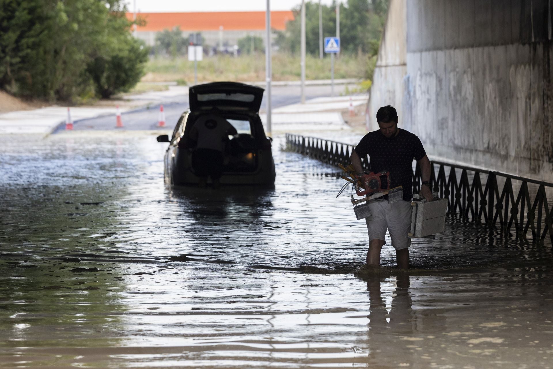 Atrapados en un túnel bajo la VA-30 por la tormenta: «Cuando entramos no parecía que fuera tan profundo»