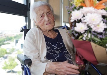 María Luisa Burgos cumple 107 años: «Soy feliz teniendo salud y a mis hijos cerca»
