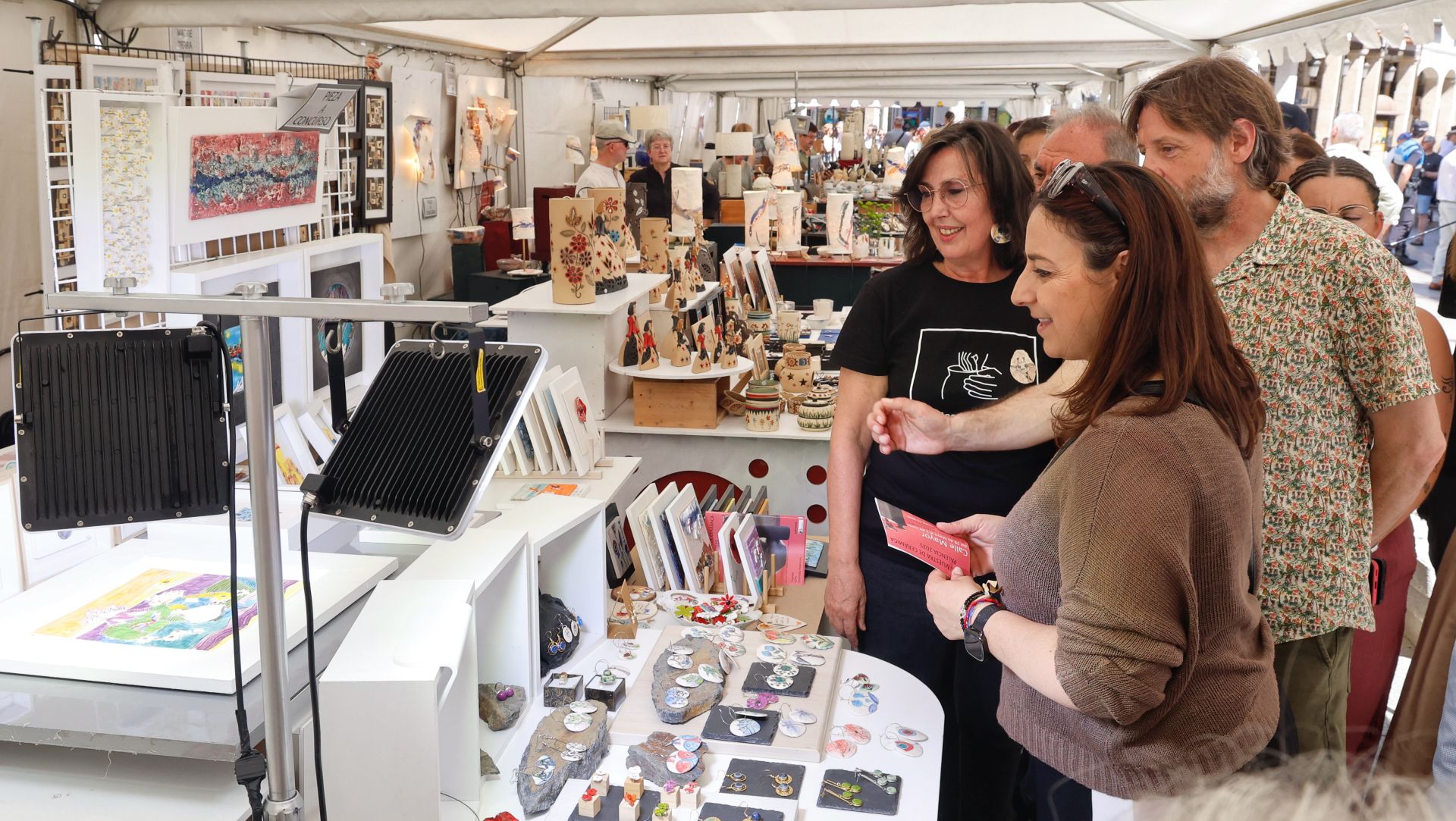 La cerámica impone arte y color a la Feria Chica en Palencia