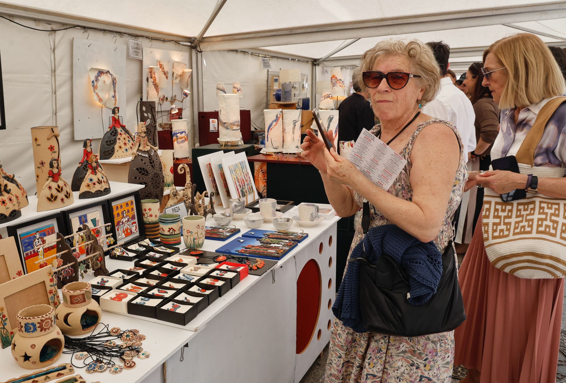 La cerámica impone arte y color a la Feria Chica en Palencia