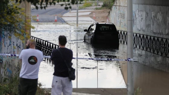 Una tormenta con granizo interrumpe la ola de calor y corta el polígono de San Cristóbal