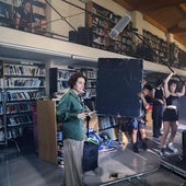 La actriz María Casado y el equipo técnico durante el rodaje de una escena.