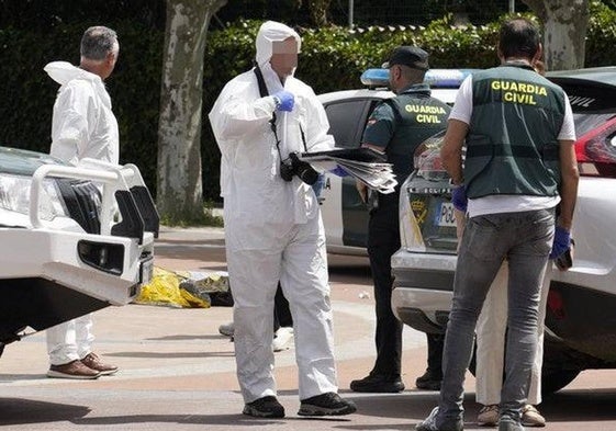Trabajo de los investigadores tras el tiroteo.