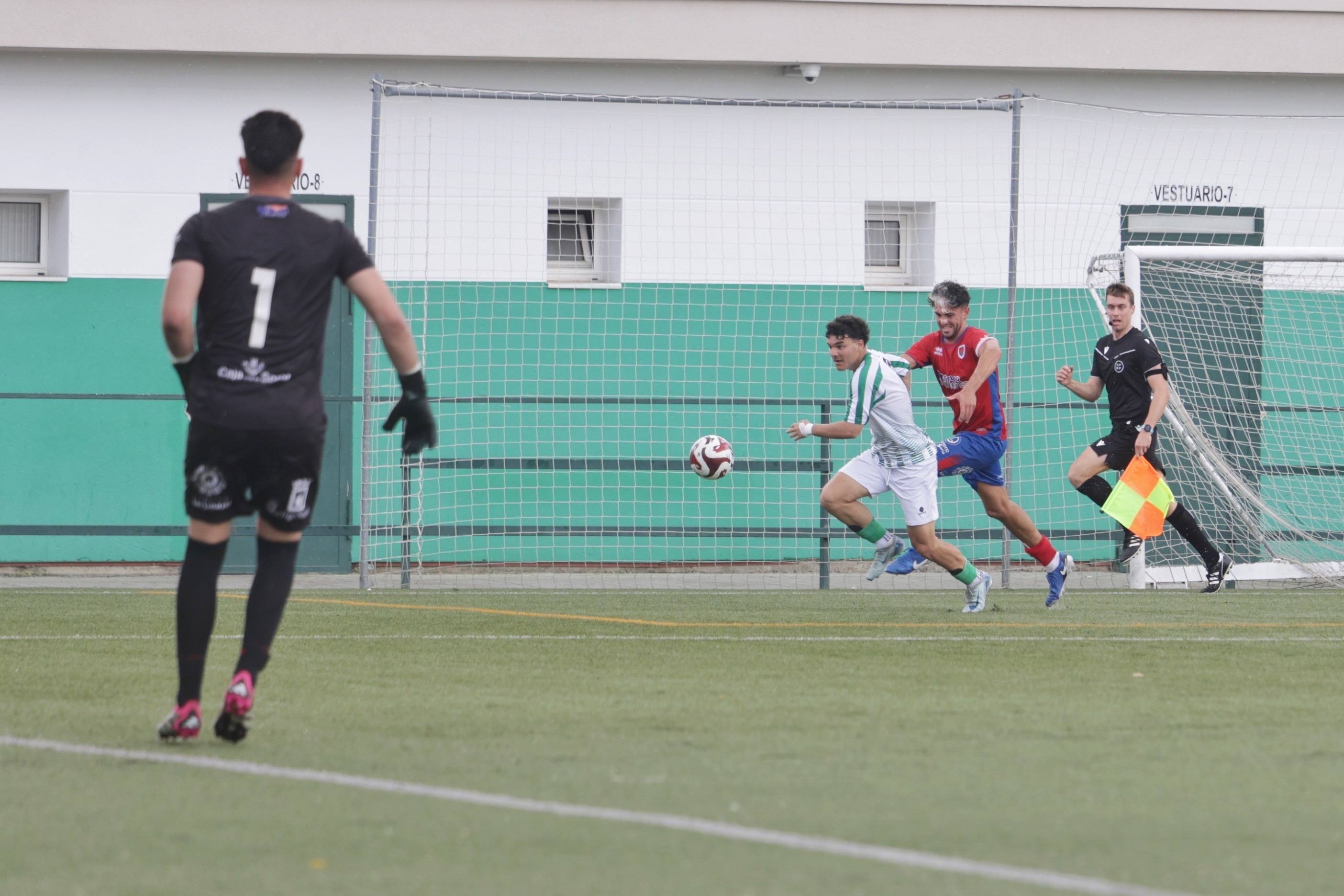 La derrota del Betis ante el Numancia B, en imágenes