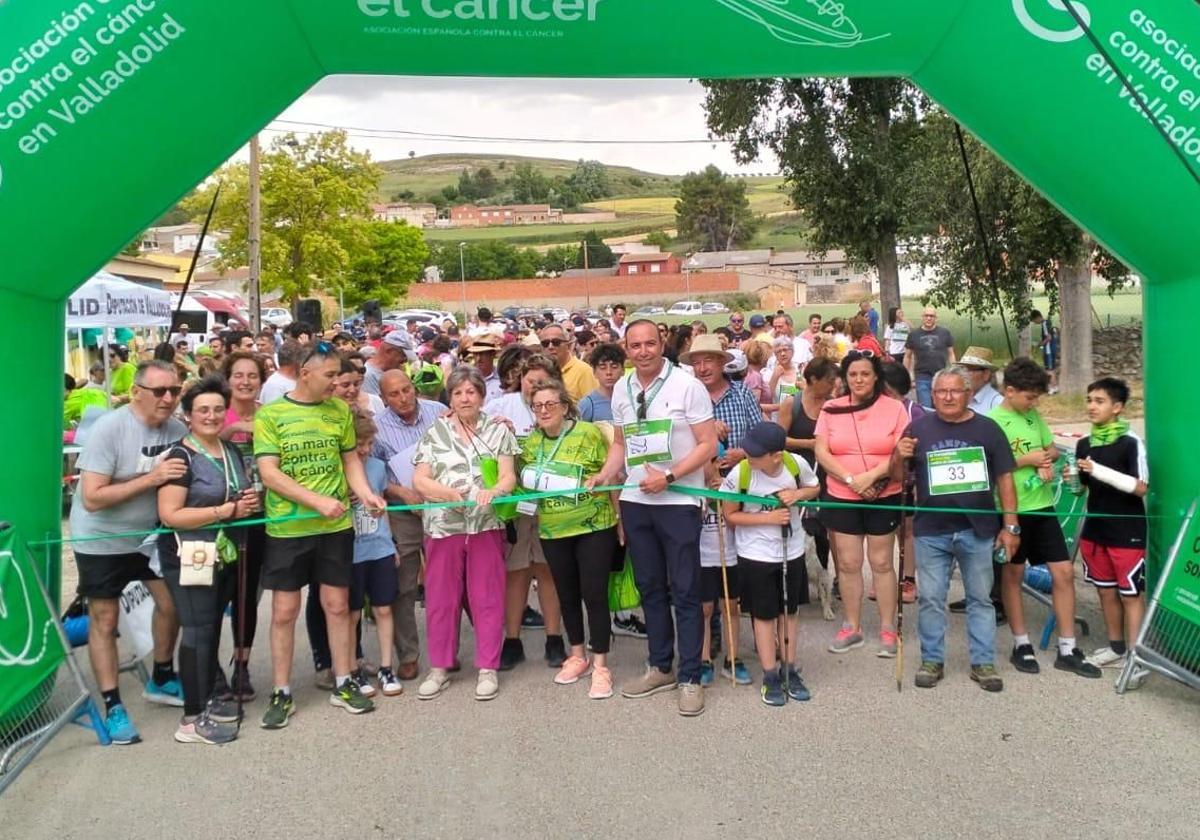 Salida de la cuarta edición de la Marcha contra el Cáncer en Fombellida.