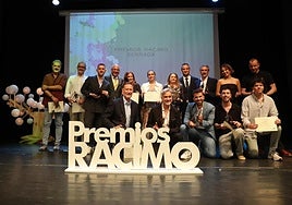 Los premiados en los Premios Racimo de Serrada.