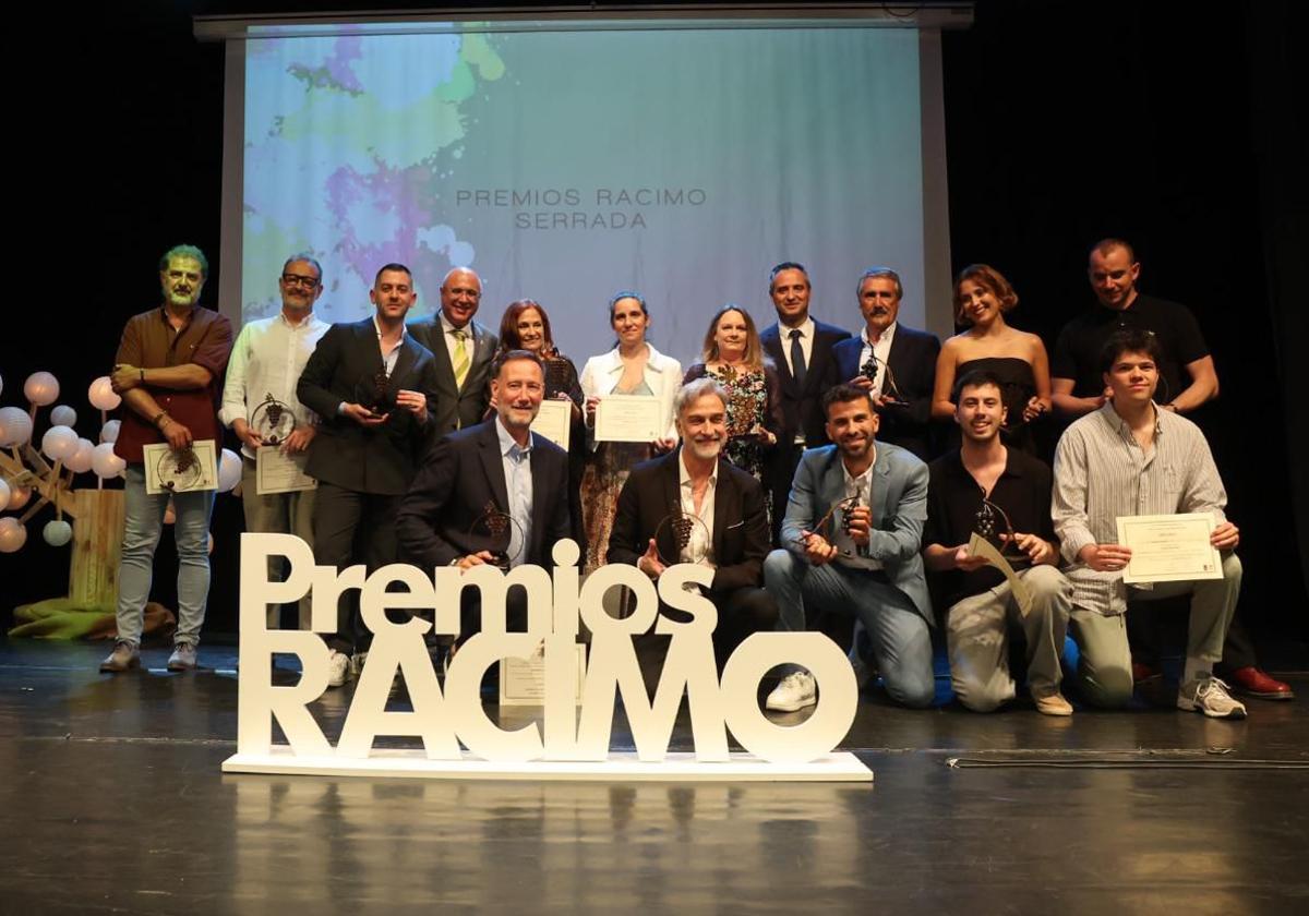 Serrada premia a personas destacadas del mundo de las artes en los Premios Racimo