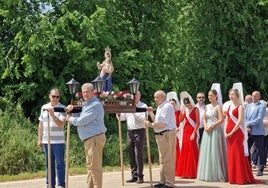 La Virgen del Patrocinio durante su procesión por las calles de Villaesper