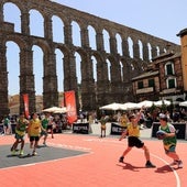 Uno de los partidos disputados ayer junto al Acueducto de Segovia.