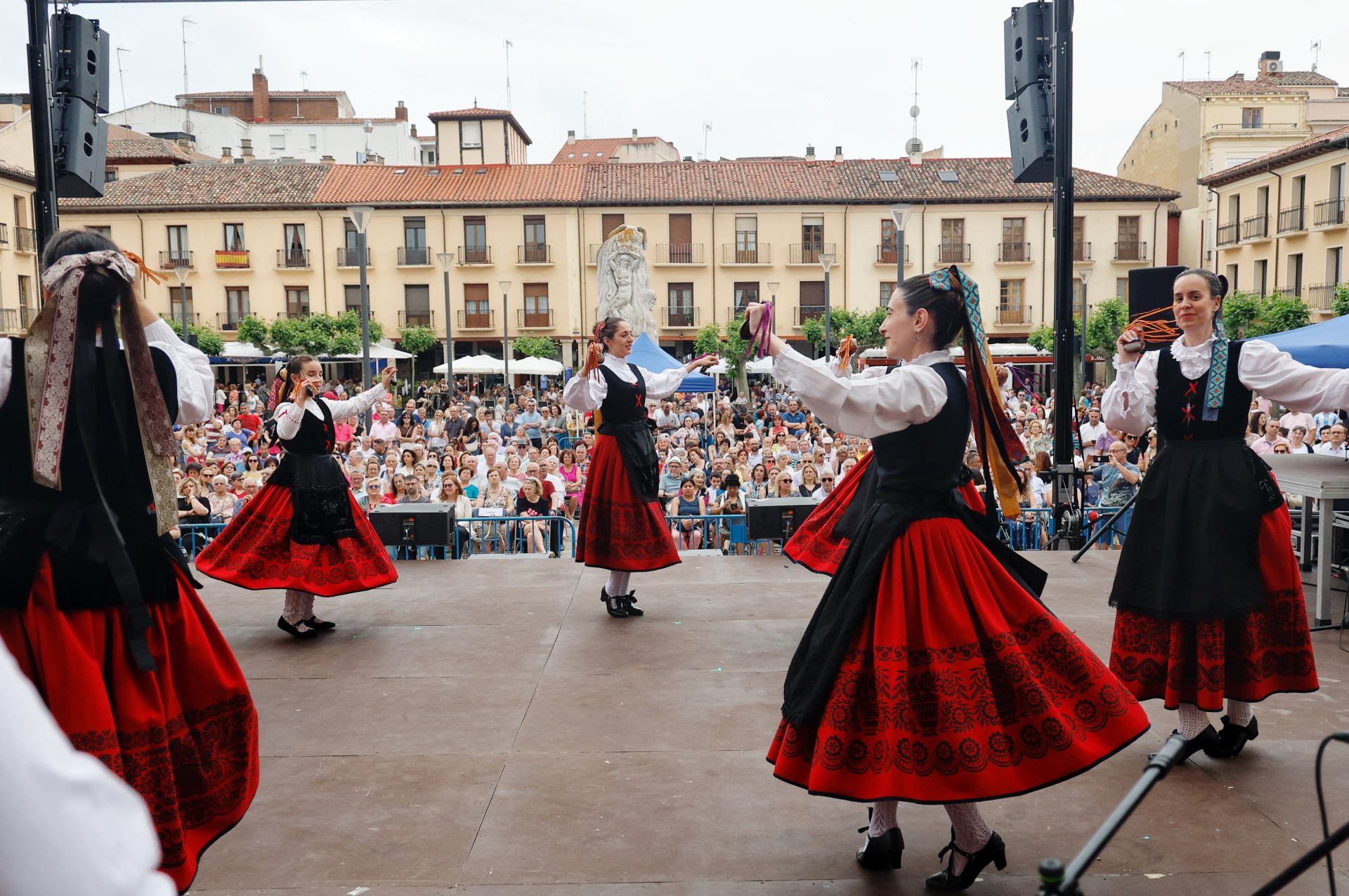 El folclore hace grande a la Feria Chica