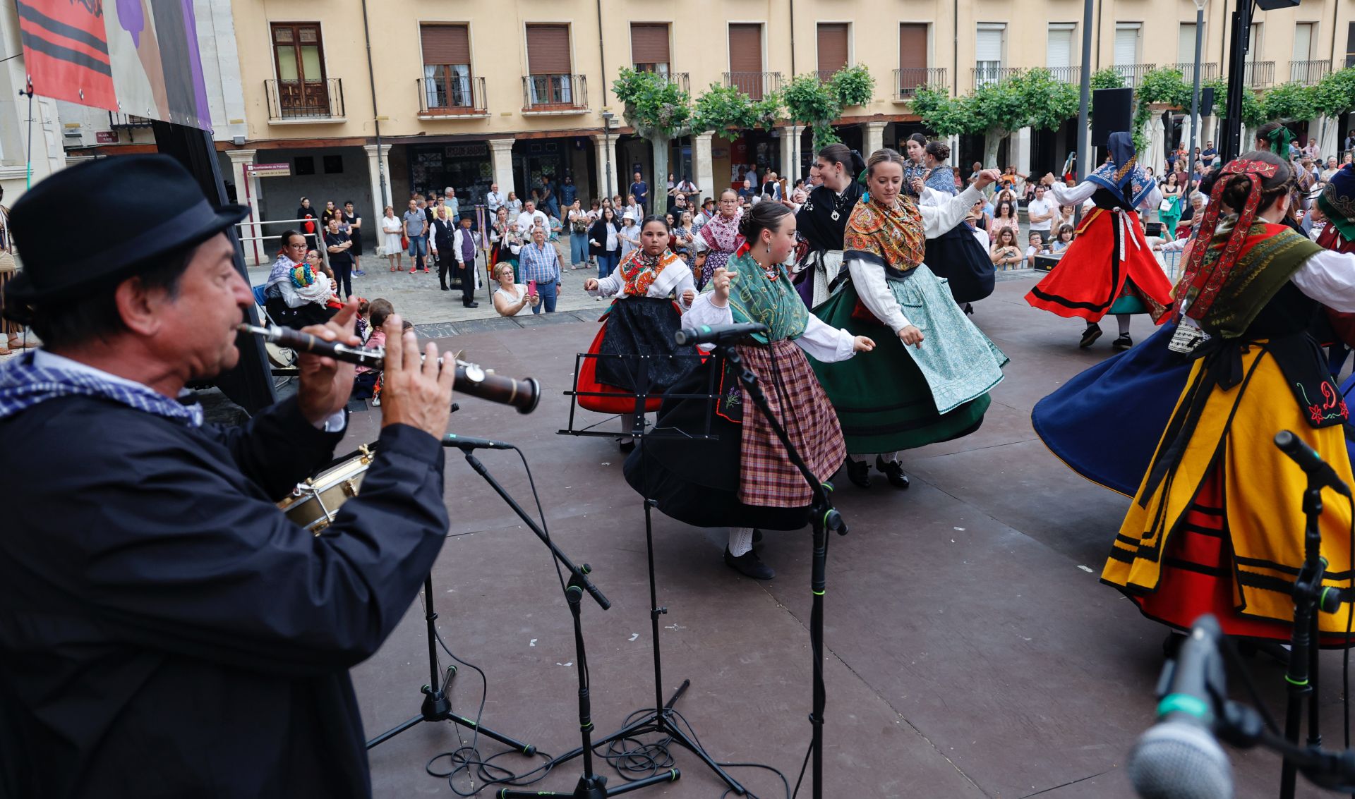 El folclore hace grande a la Feria Chica
