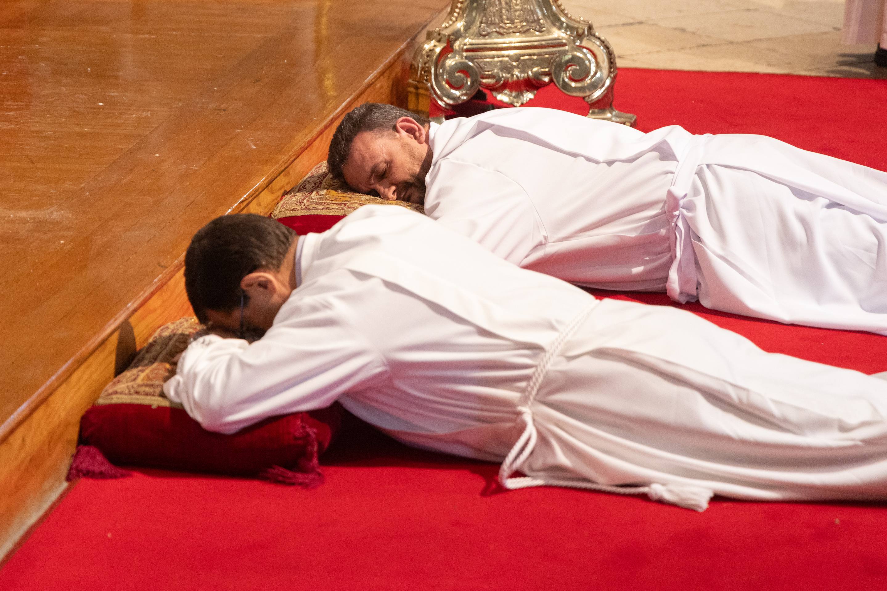 La ceremonia de ordenación de dos nuevos diáconos, en imágenes