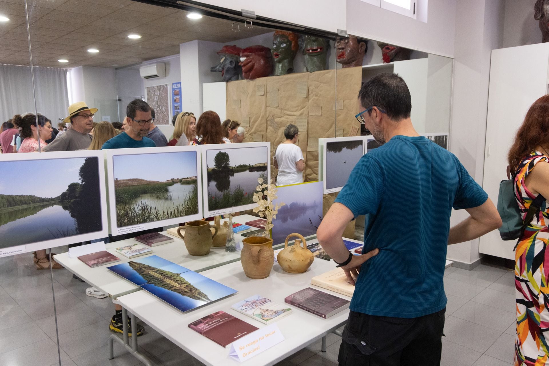 Una exposición en el barrio Belén homenajea a Jesús Anta