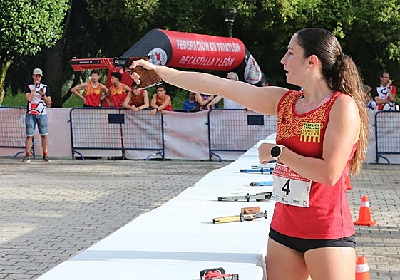 Una de las participantes, en plena competición.