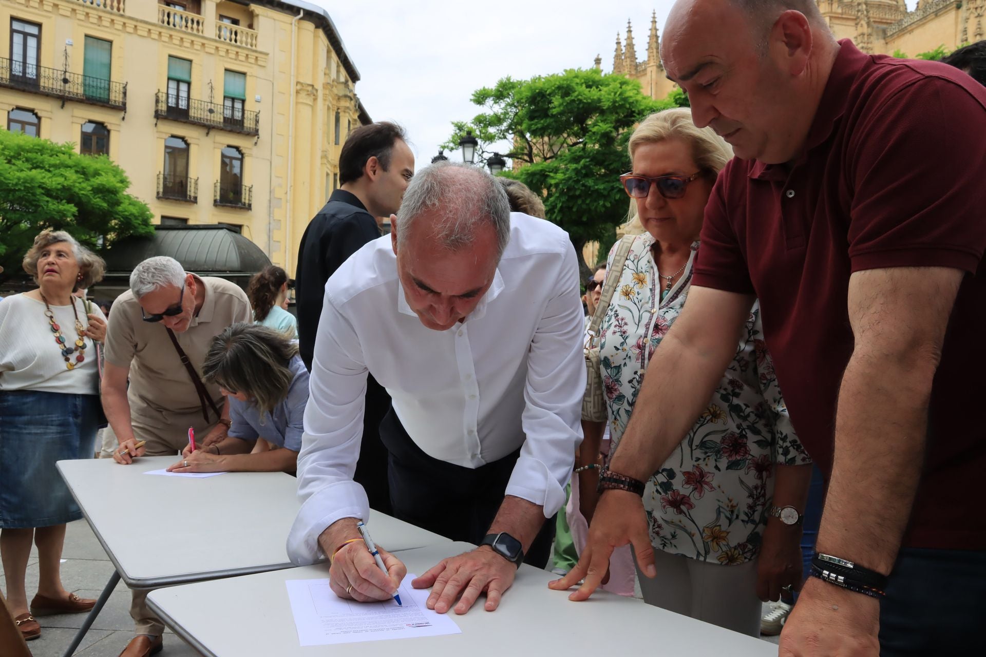 Fotos de la protesta en Segovia contra la supresión de paradas del AVE