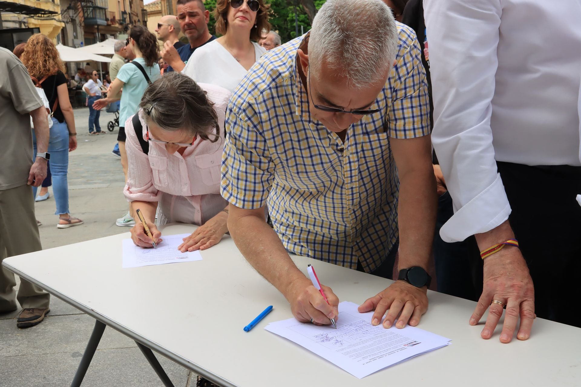 Fotos de la protesta en Segovia contra la supresión de paradas del AVE