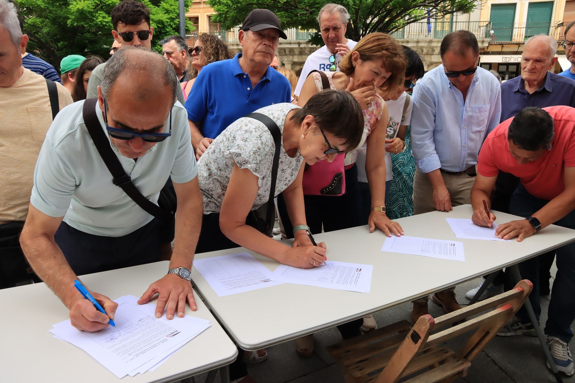 Fotos de la protesta en Segovia contra la supresión de paradas del AVE