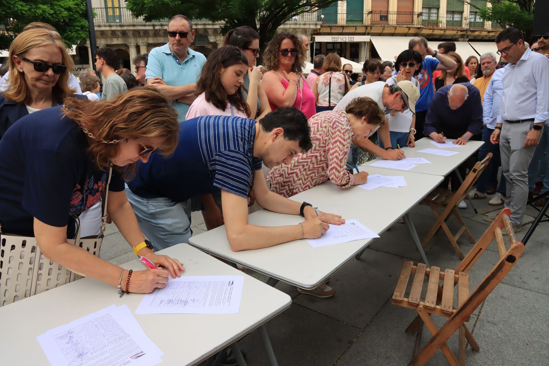 Fotos de la protesta en Segovia contra la supresión de paradas del AVE
