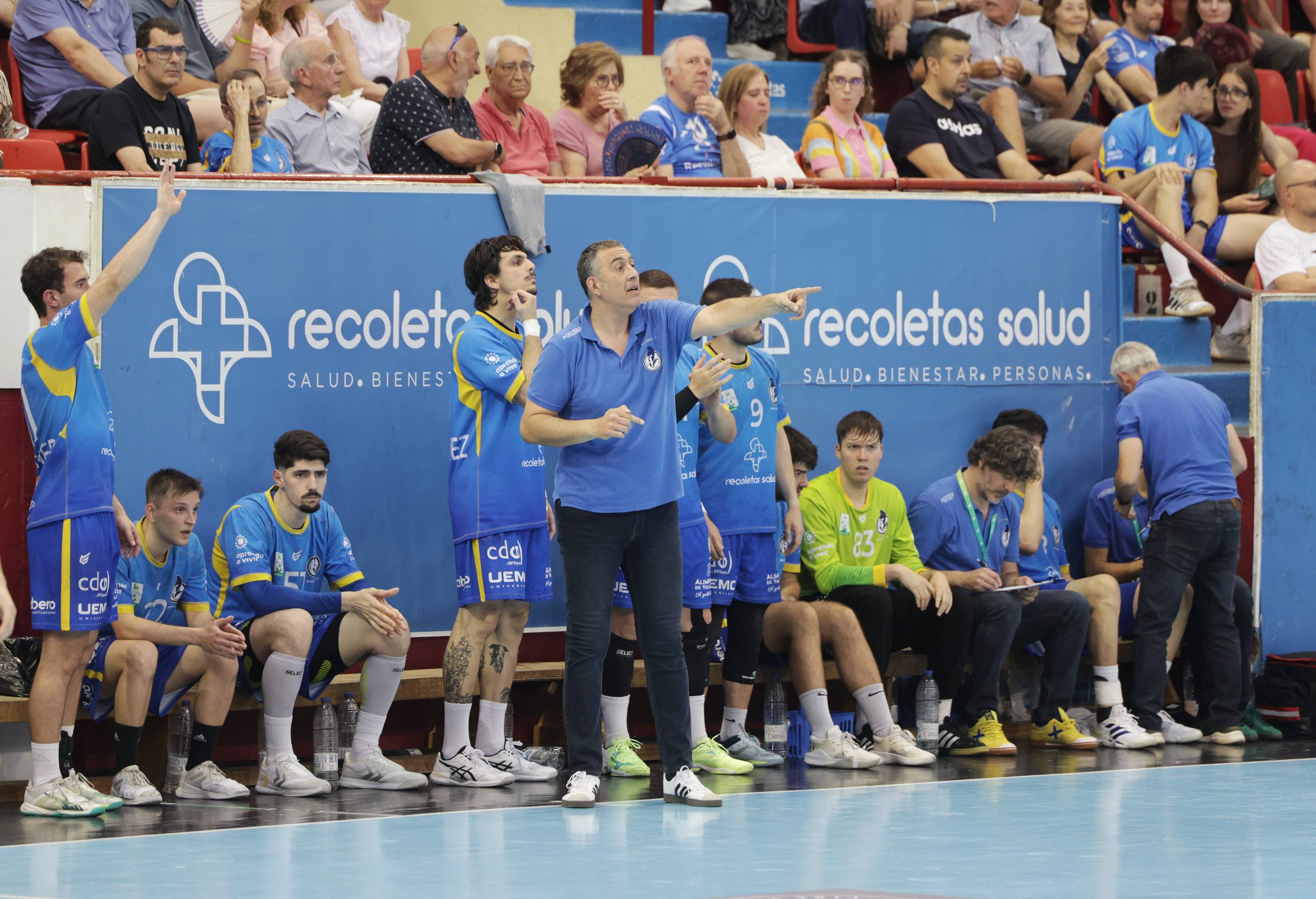 La derrota del Recoletas en Huerta del Rey ante Torrelavega, en imágenes