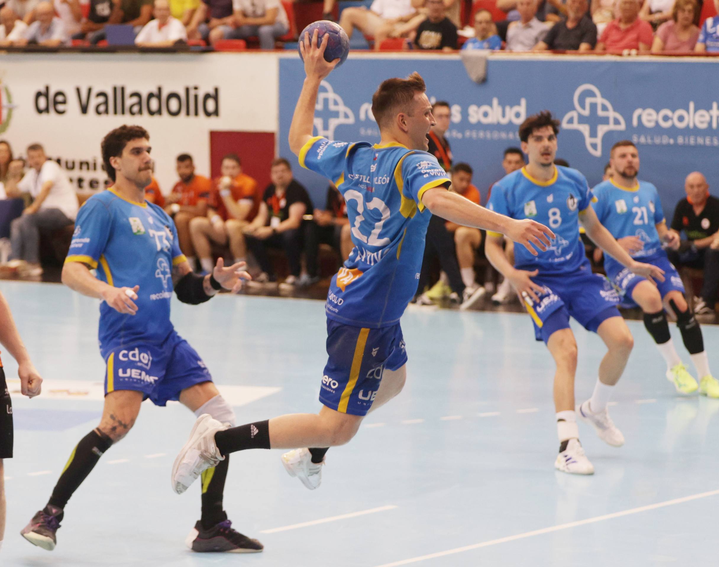 La derrota del Recoletas en Huerta del Rey ante Torrelavega, en imágenes
