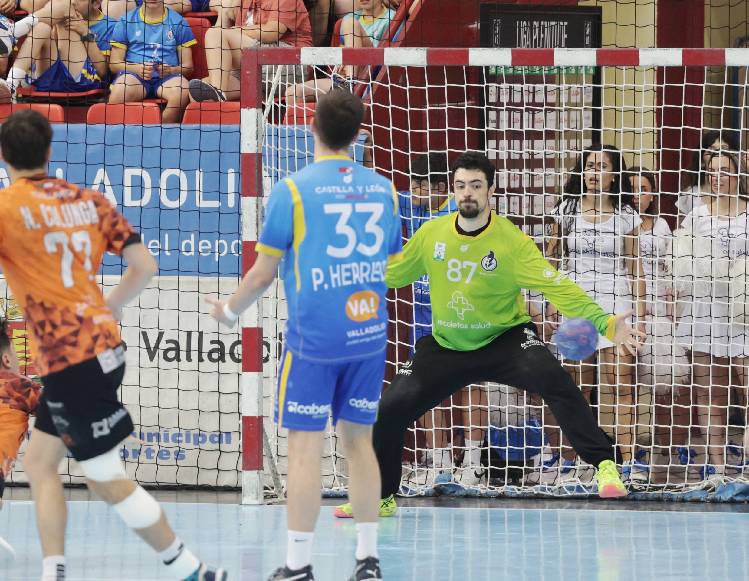 La derrota del Recoletas en Huerta del Rey ante Torrelavega, en imágenes