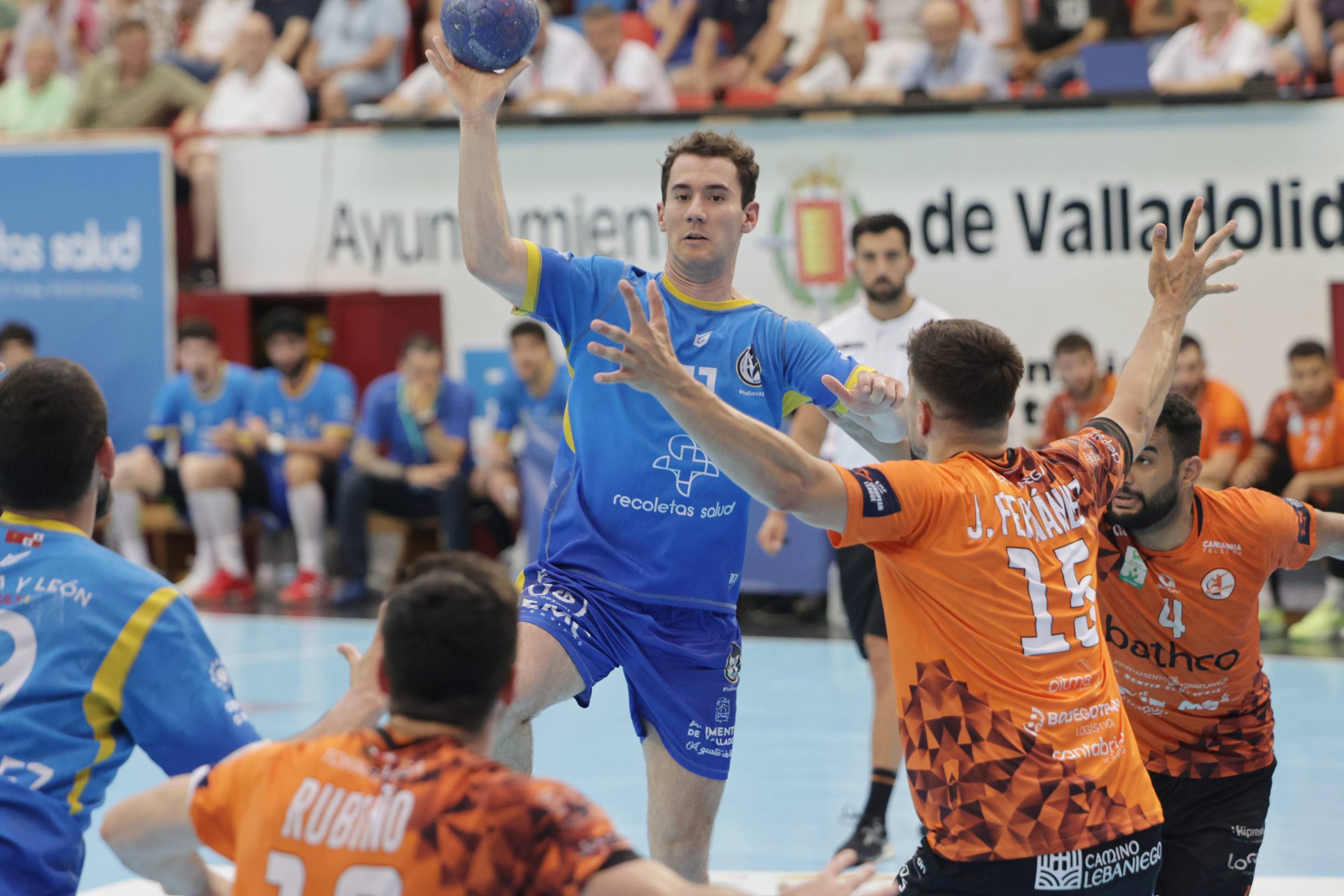 La derrota del Recoletas en Huerta del Rey ante Torrelavega, en imágenes