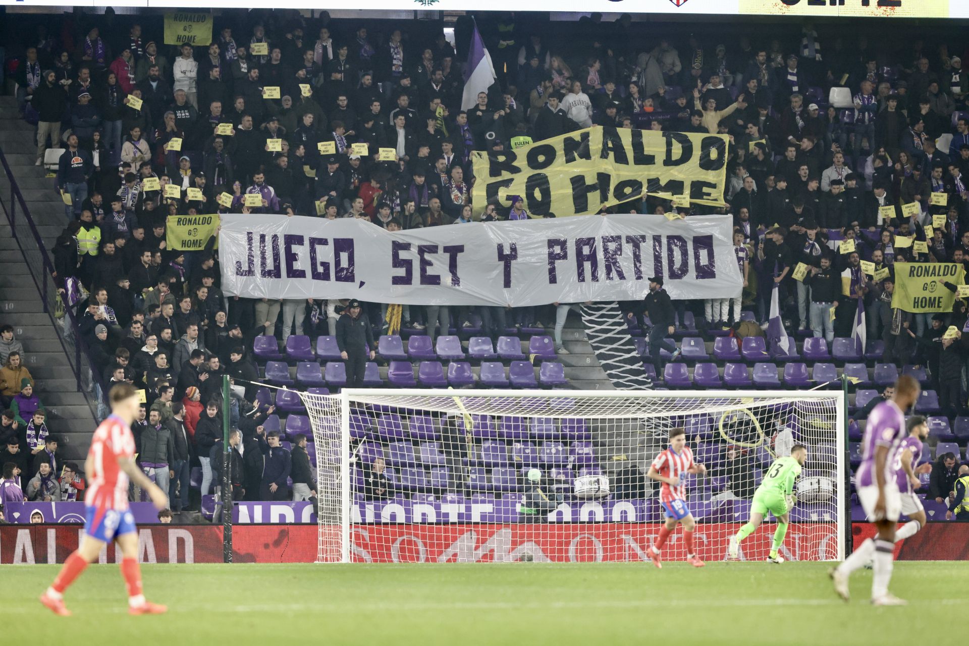 Protesta contra Ronaldo el día de la destitución de Pezzolano.