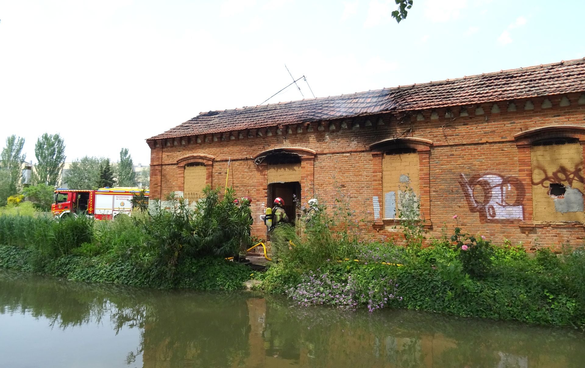 Las imágenes del incendio en la caseta del guarda del canal
