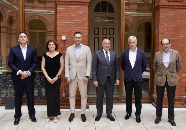 José Javier Gordo, Mayte Martínez, Álvaro Nieto, Jesús Julio Carnero, Ismael Picón y Álvaro Gumuzio.