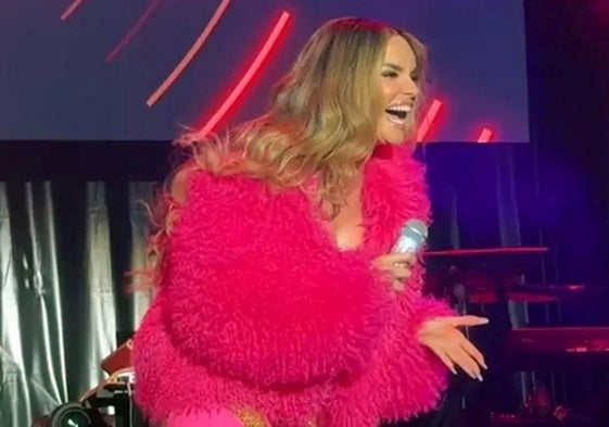 Melody durante su concierto en Antequera.